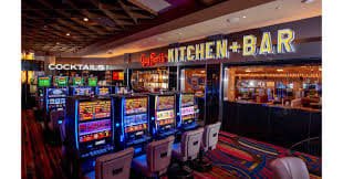 Pengguna melakukan transaksi dan login dengan aman untuk Live Casino suryajitu